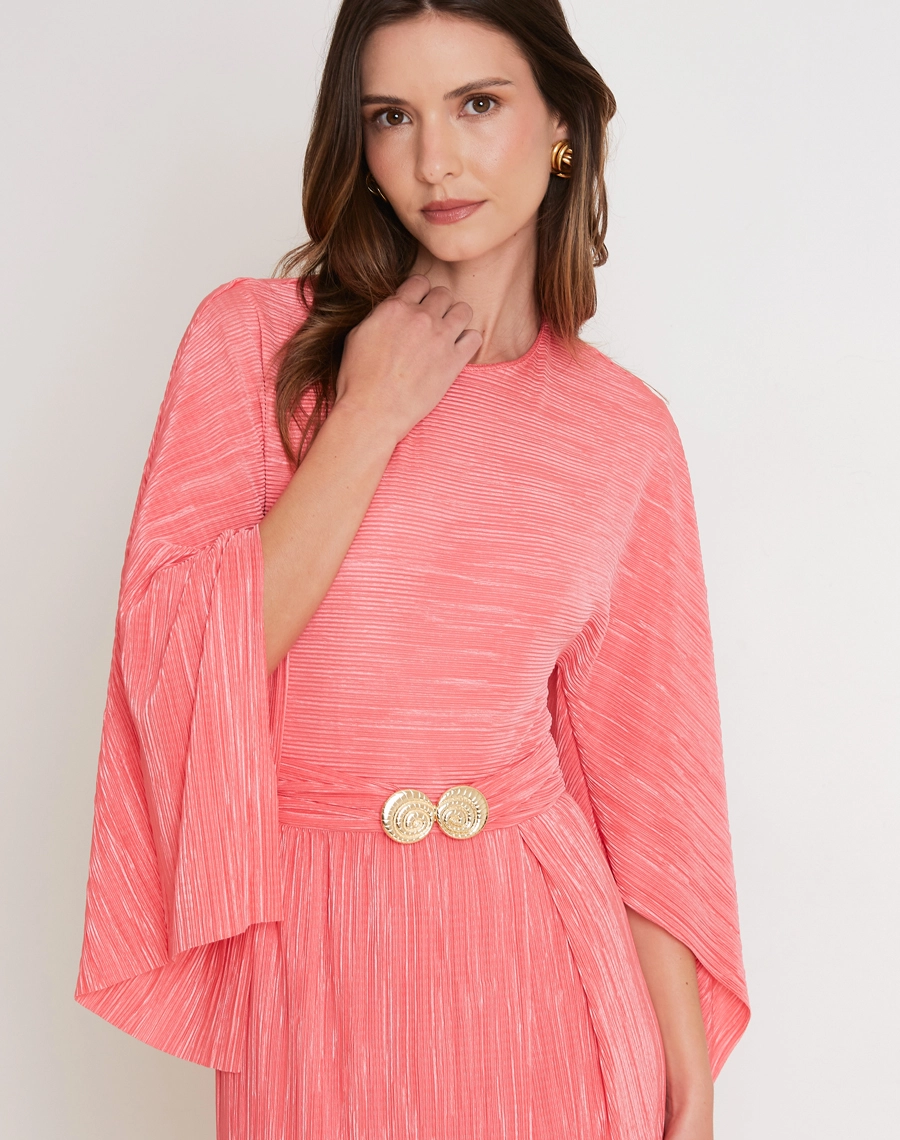 O Vestido Longo Norah é confeccionado em tecido plissado com textura sofisticada, leveza e excelente caimento. <BR/>