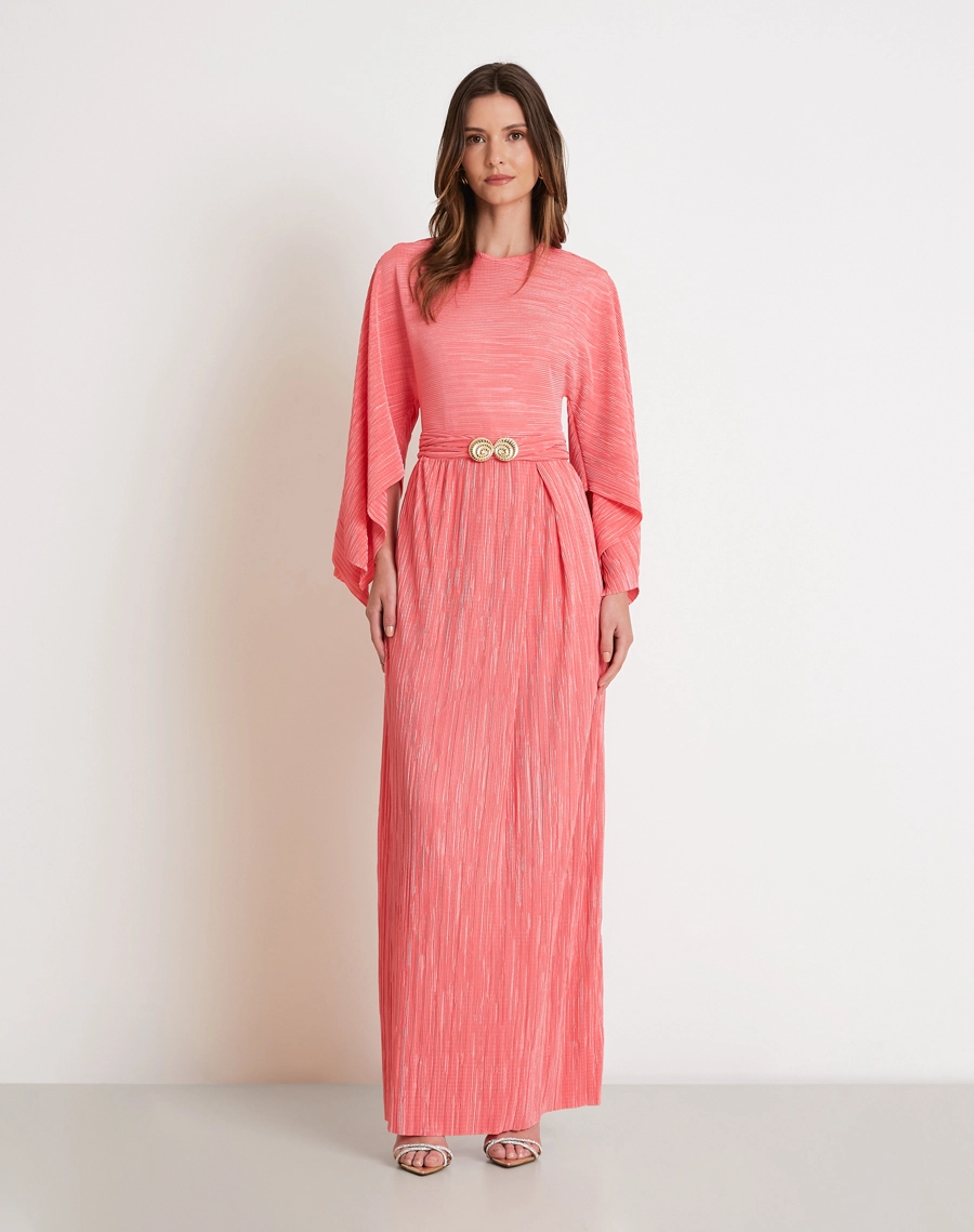 O Vestido Longo Norah é confeccionado em tecido plissado com textura sofisticada, leveza e excelente caimento. <BR/>
