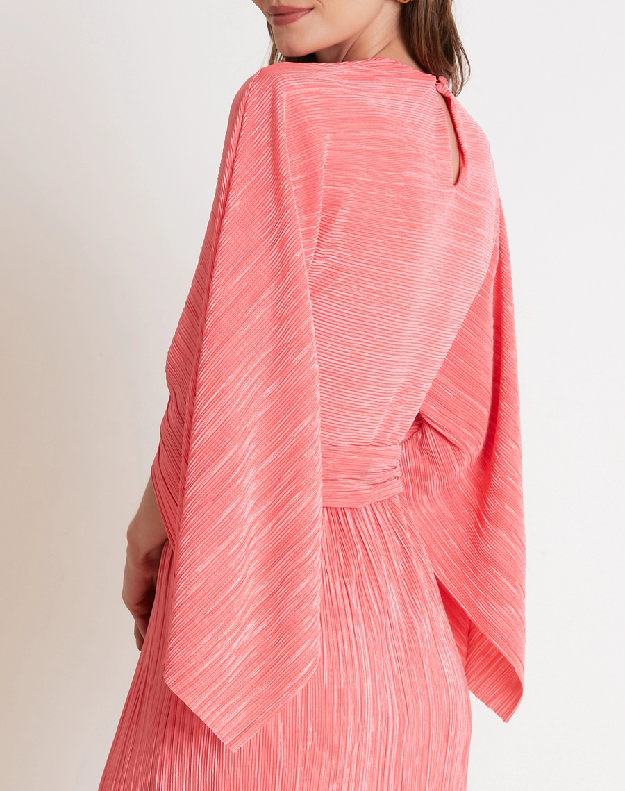 O Vestido Longo Norah é confeccionado em tecido plissado com textura sofisticada, leveza e excelente caimento. <BR/>