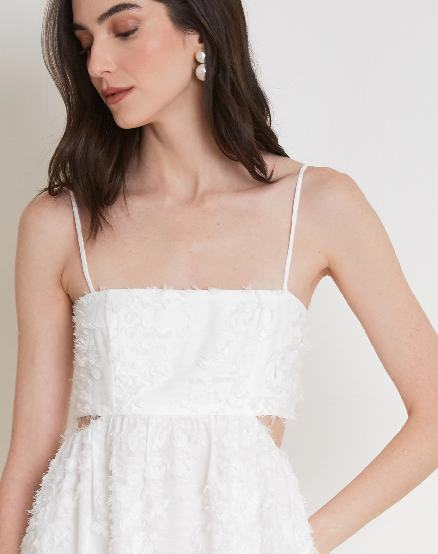 O Vestido Longo Anahi é confeccionado em Jacquard, tecido elegante e texturizado, conhecido pelo relevo suave  que adicionam volume e sofisticação.