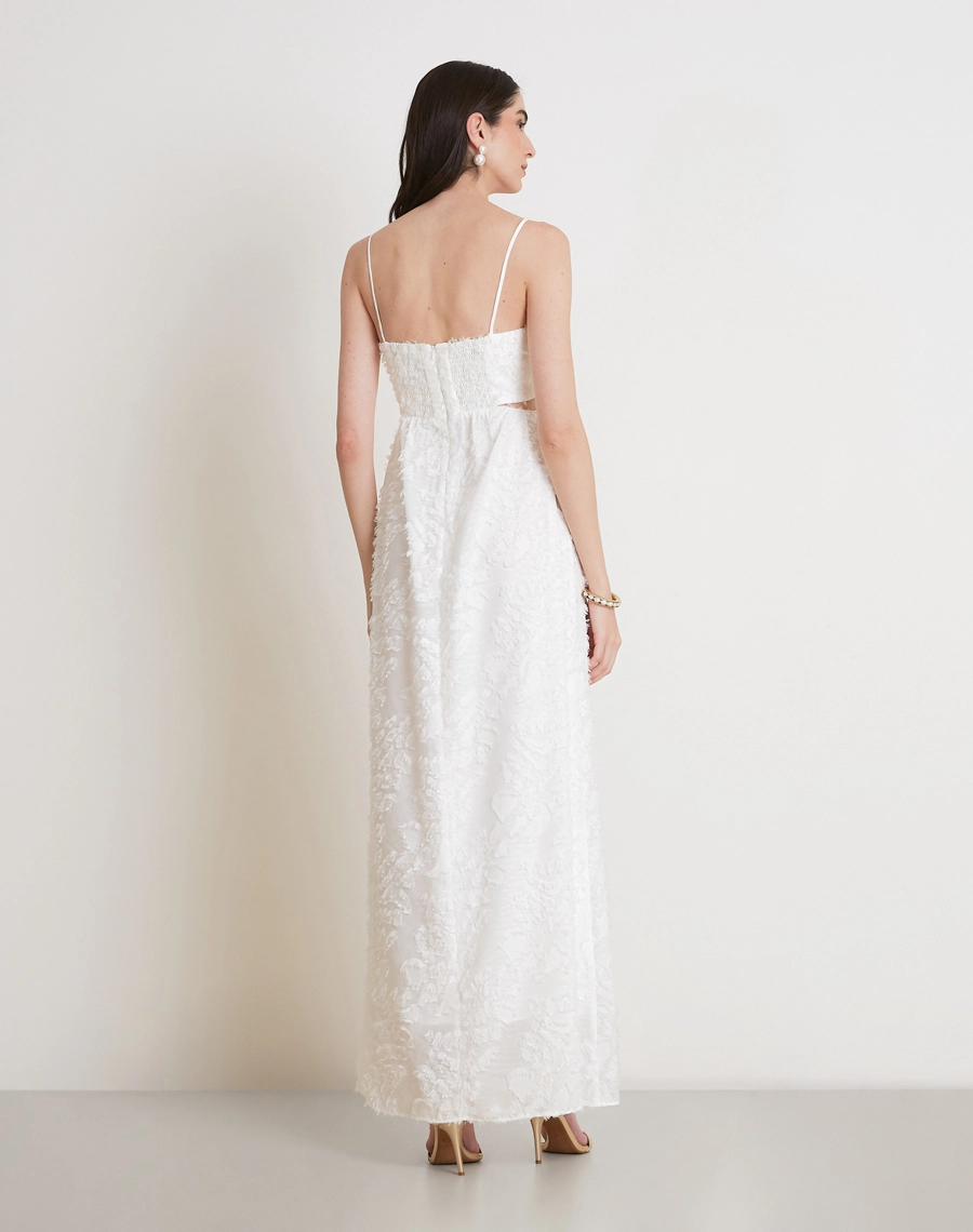 O Vestido Longo Anahi é confeccionado em Jacquard, tecido elegante e texturizado, conhecido pelo relevo suave  que adicionam volume e sofisticação.