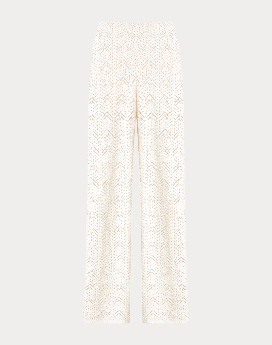 A Calça Venice é confeccionada em renda, tecido delicado e sofisticado, com textura rica e acabamento refinado. <br/>
